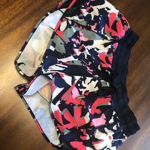 SOLD! Lululemon Hotty Hot Shorts size 4 inseam 2.5